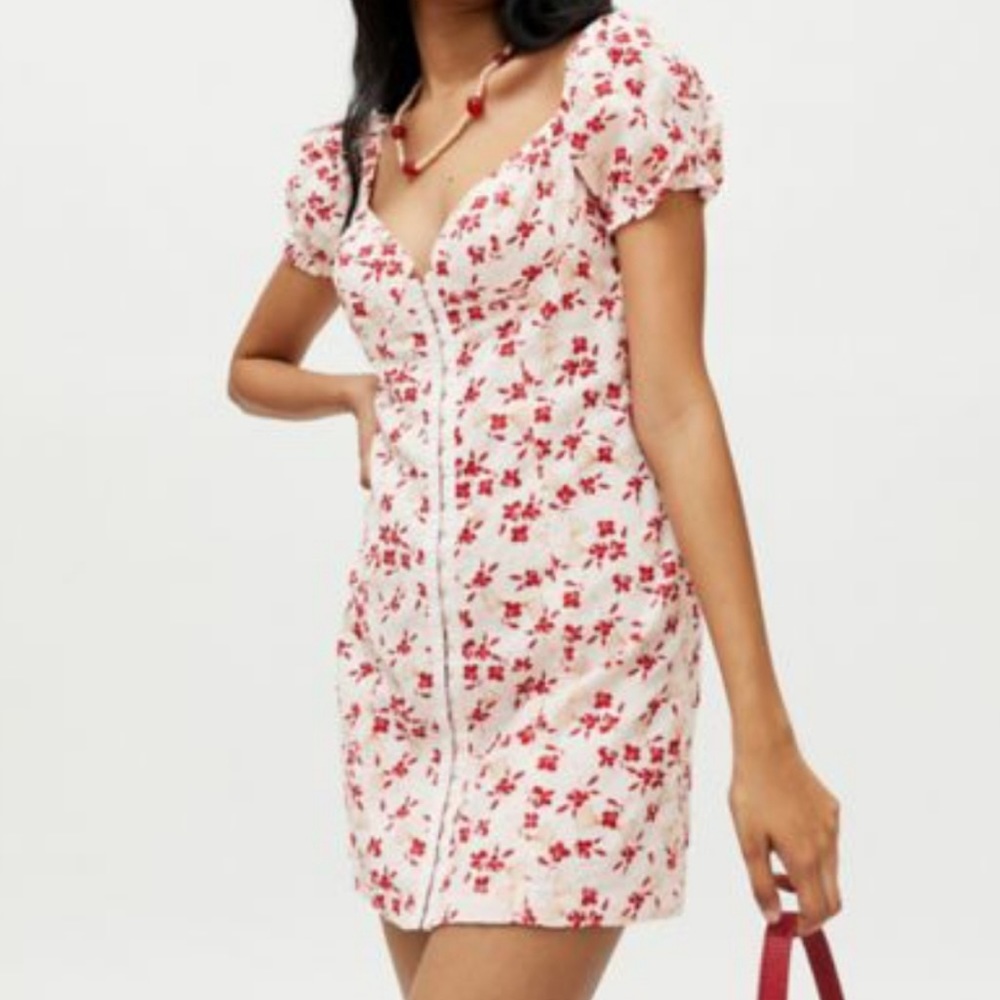 URBAN OUTFITTERS U Britney
Hook & Eye Mini Dress In Pink Rose Print